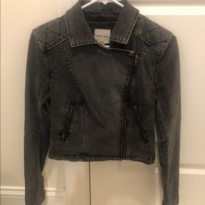 Cropped gray biker jacket